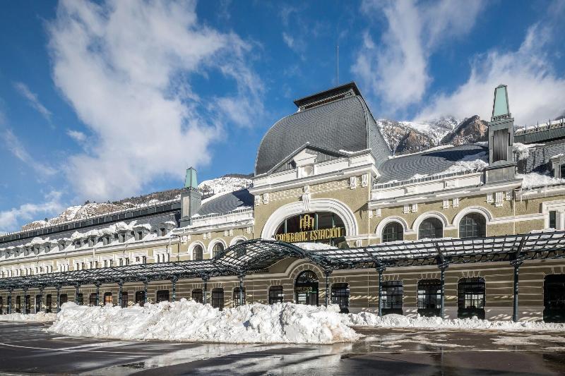 Canfranc Estacion Royal Hideaway Hotel 外观 照片
